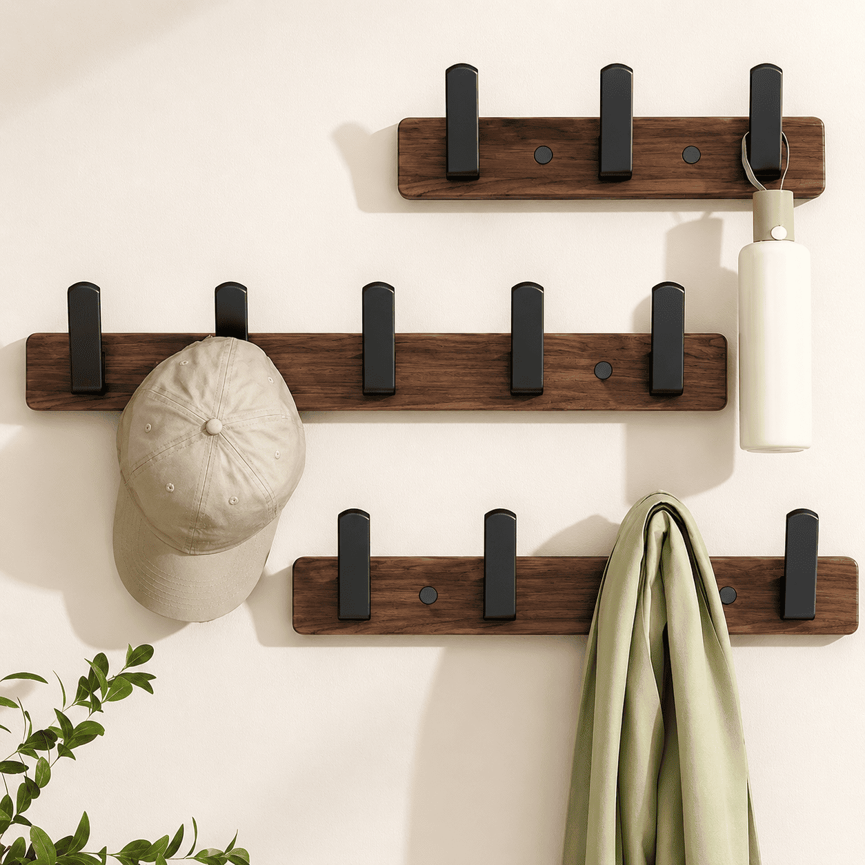 Porte-Manteau Mural en Bois — Crochets Métal Noir pour Entrée, Chambre et Salle de Bain